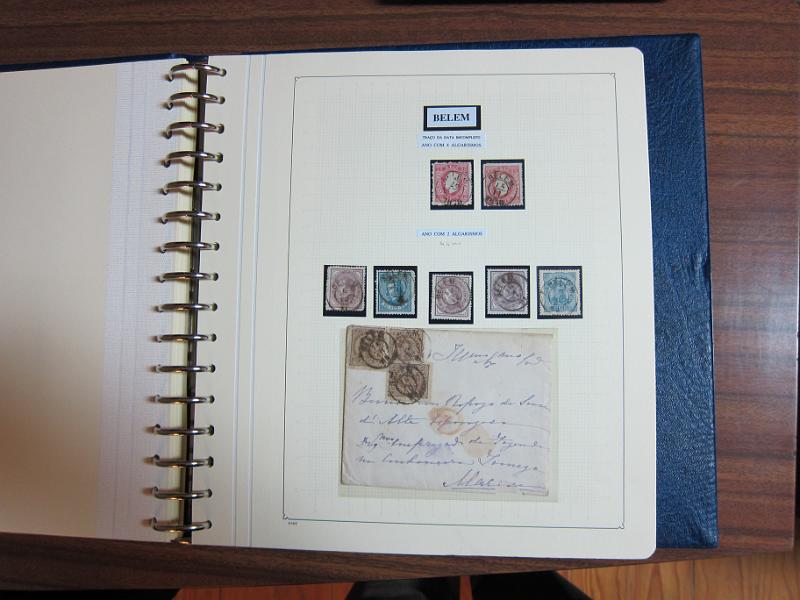 0019 (24).JPG -     Lote:    19      Marcofilia      Lotes Especiais       Descrição:         Portugal. Colecção especializada de carimbos de duplo círculo, tipo 1852, montada em 4 álbuns Lindner, com selos de diversas emissões e cartas, com estudo minucioso de cada marca. Lote a ver.         Lote       Valor Base:     &euro; 2.500,00     Valor Venda:     Retirado     
